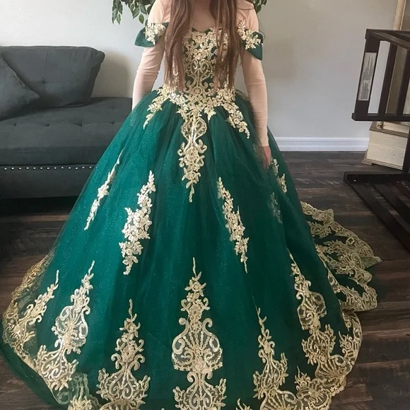 Elegant Green and Gold Women's Dress - Picture 2 of 6